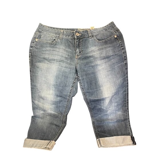 DKNY JEANS Women's Embellished Pocket Denim Capris - Picture 2 of 3